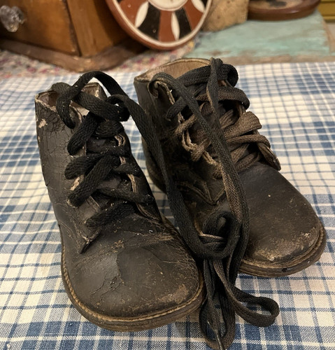 Scarpe stringate antiche